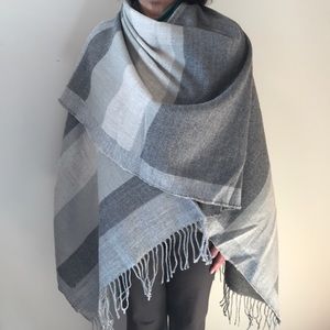 BCBG MAXAZRIA Shawl wrap.